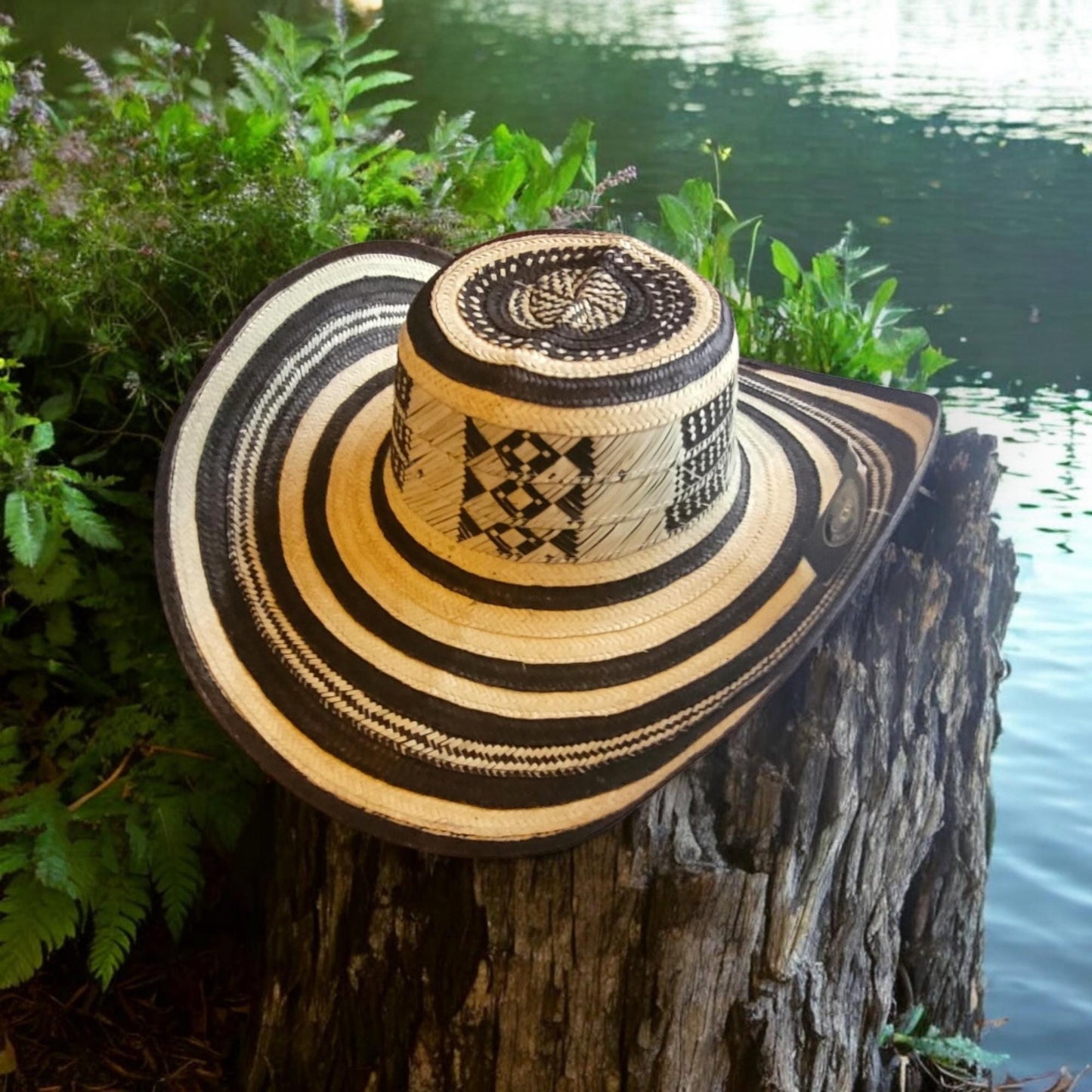 Colombian vueltiao hat imported from Colombia, bi-color black and white