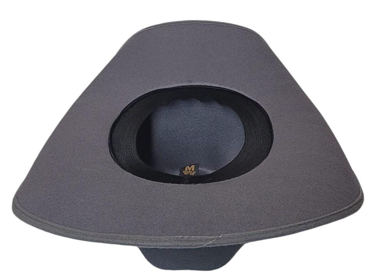 Cowboy hat in gray color, Old Murrieta-style, with feathers and metal logo of the American flag, in small, medium, and large sizes