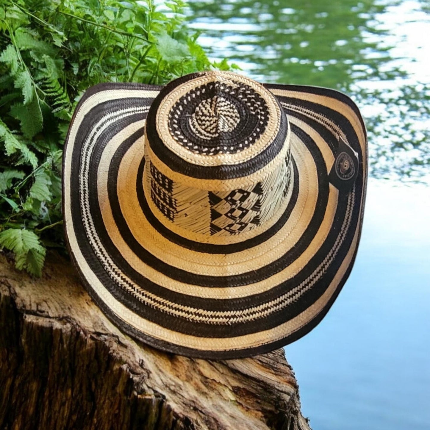Colombian vueltiao hat imported from Colombia, bi-color black and white